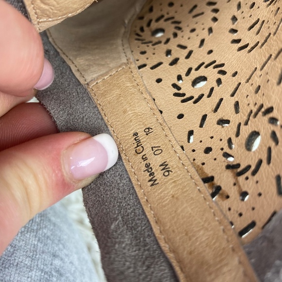 NEW Jack Rogers Grey Taupe Ronnie Booties Perforated Suede Leather 9 almond toe - Picture 8 of 9